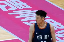 开云体育中国-四川男篮临危不乱，团结拼搏赢得成功