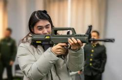 开云体育入口-射击选手精准命中目标，夺得冠军