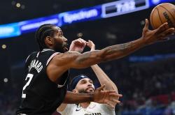 开云体育官网-篮网不敌雄鹿，厄文独木难支