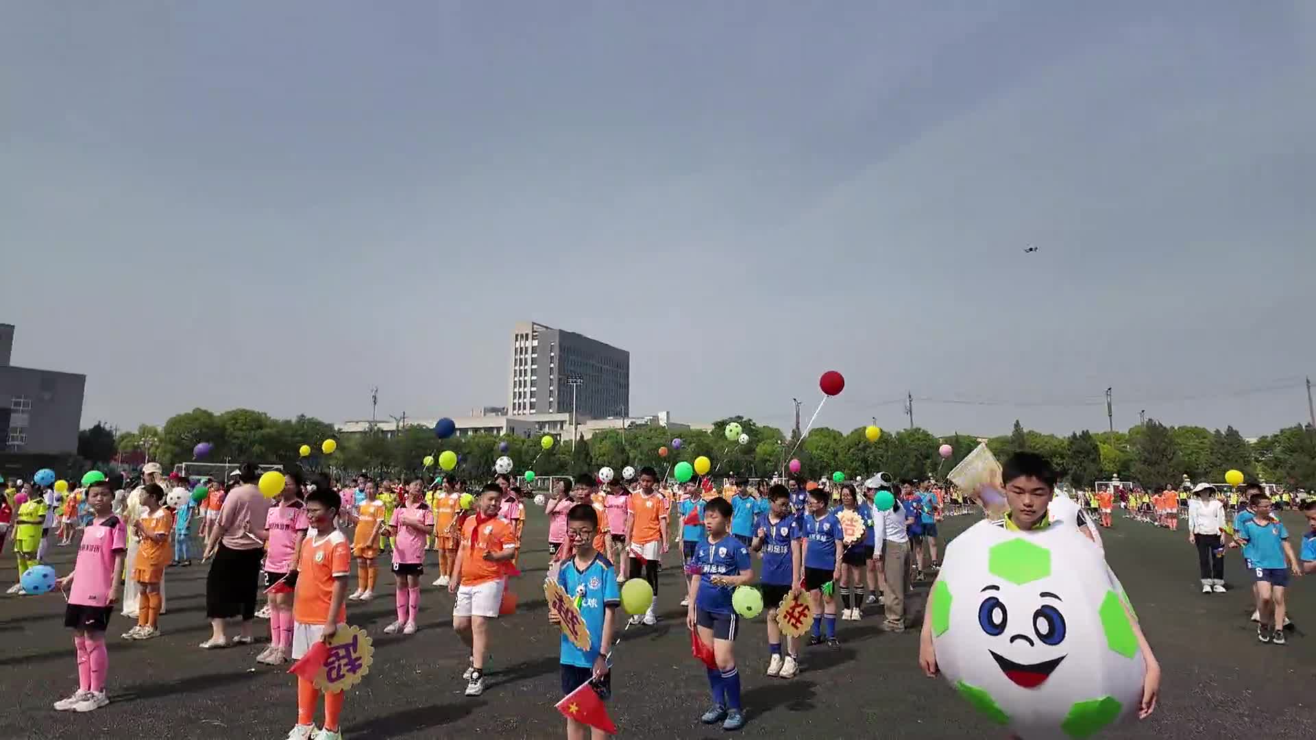 高邮市足球队主场告捷，全队斗志昂扬