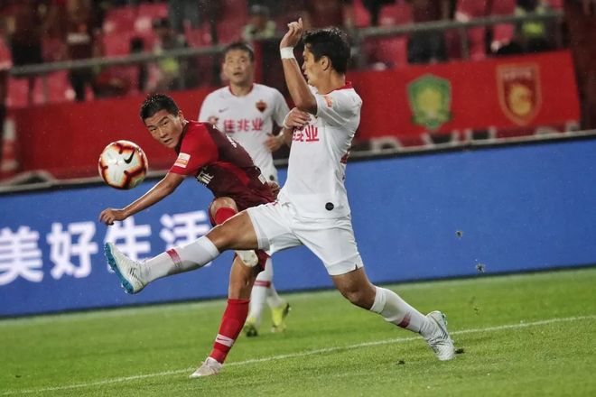 保级大战河北华夏幸福对阵深圳佳兆业