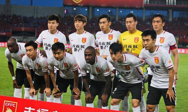 保级大战河北华夏幸福对阵深圳佳兆业