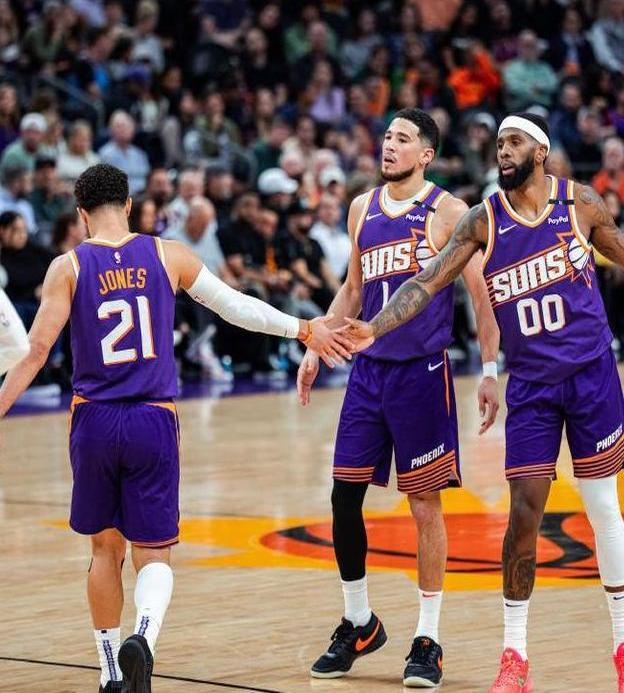 太阳完胜奇才,布克32分领队赢球 太阳完胜奇才,布克32分领队赢球