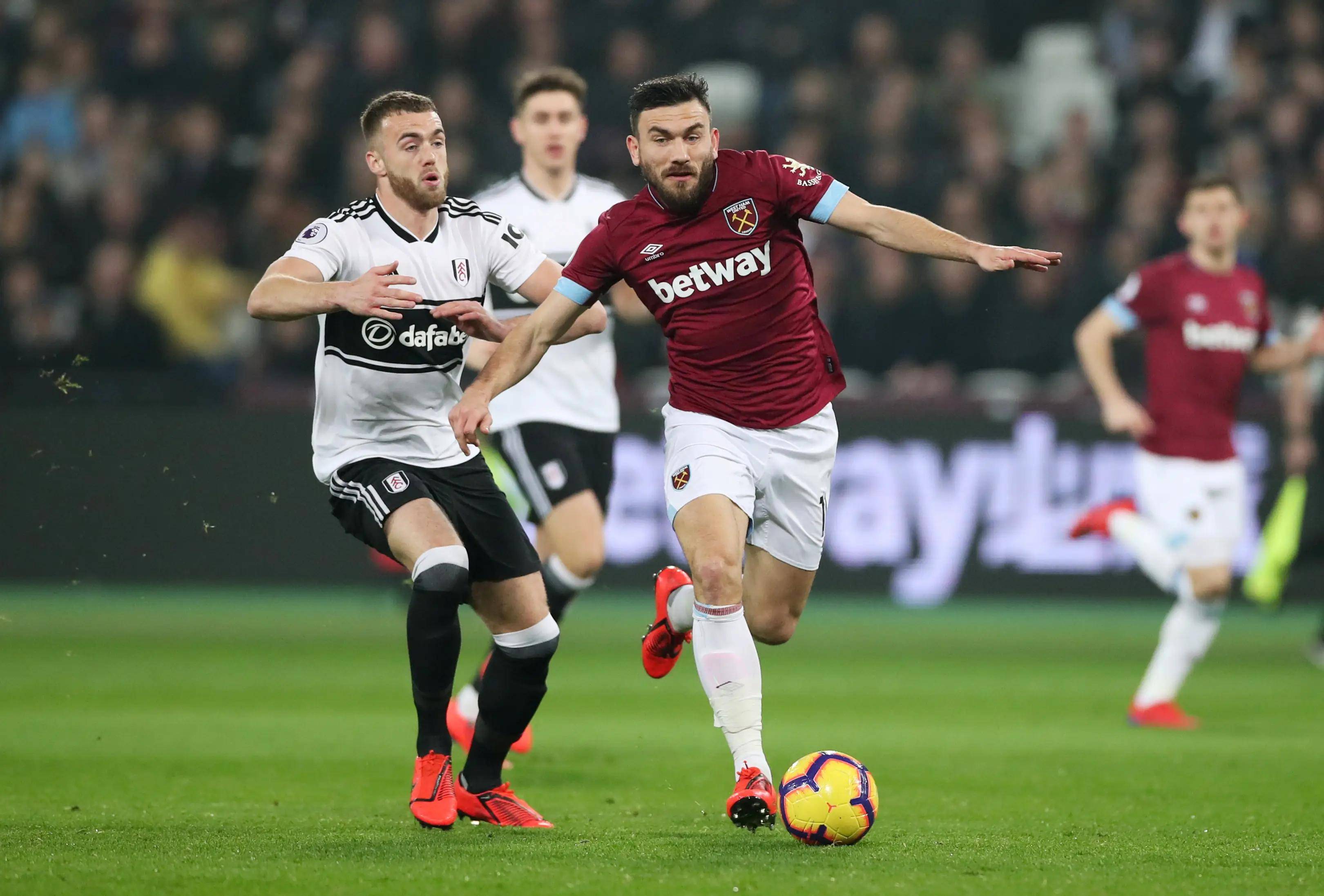 包含弗赖堡球队实力强劲，连胜在望的词条