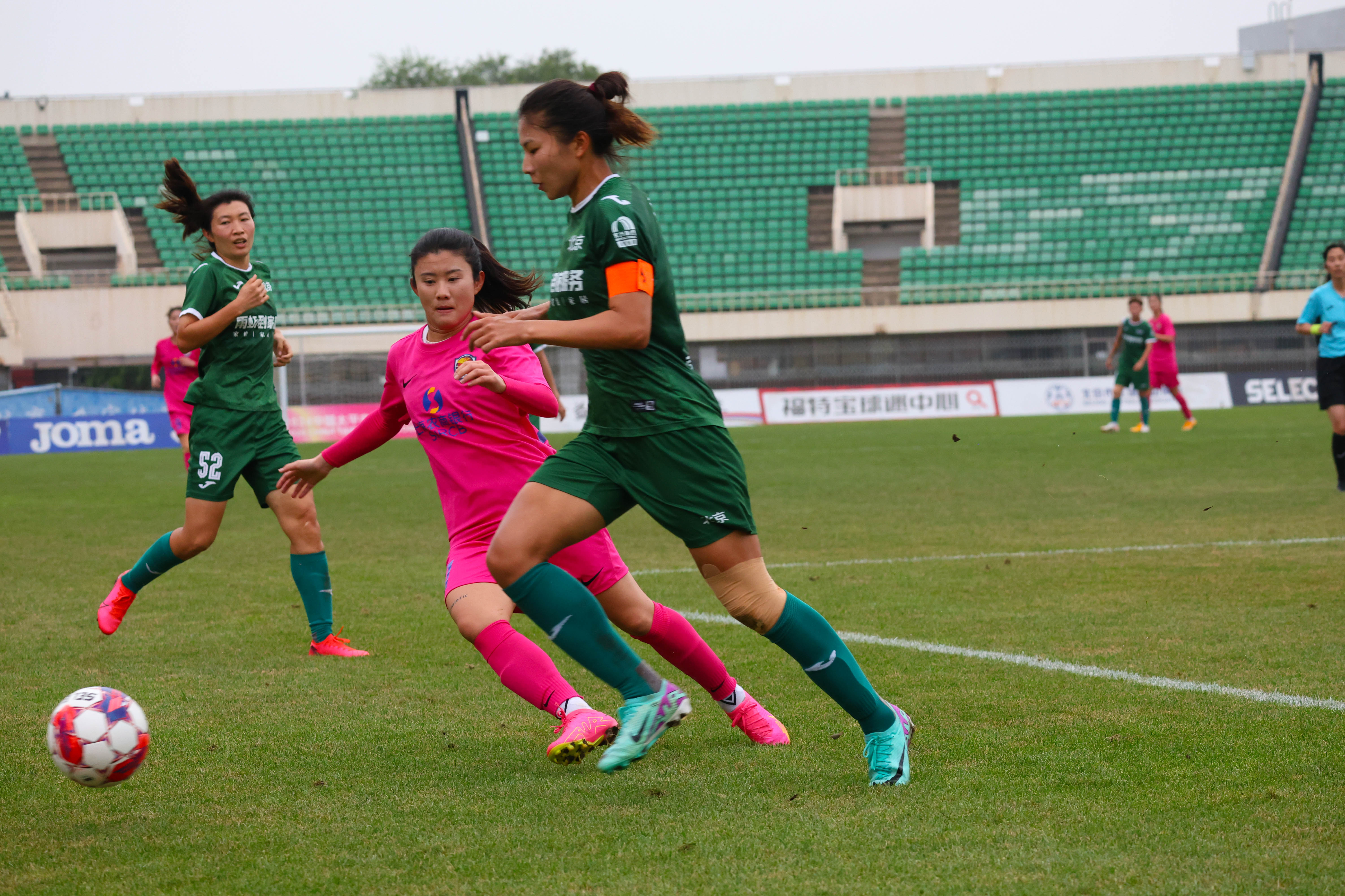 血雨腥风：女足赛场风起云涌敌我激战的简单介绍