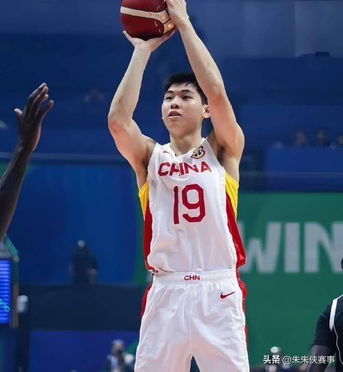 关于青岛队翻盘公牛，赵继伟惊艳四座的信息